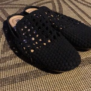 EUC Born Mesh Mule Black Flat 9